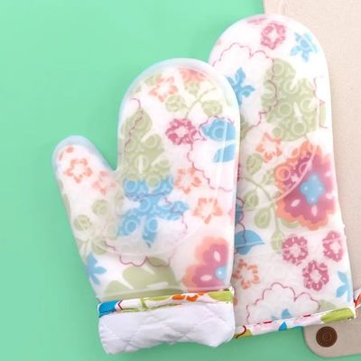 Portable Kitchen Baking Tool Non Stick , Heat Resistant Microwave Oven Gloves